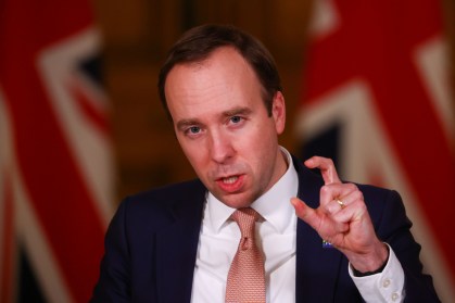 O ministro da Saúde britânico, Matt Hancock, em coletiva em 10/12/2020