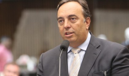 Deputado mais votado no Paraná posta meme polêmico sobre Natal e apaga