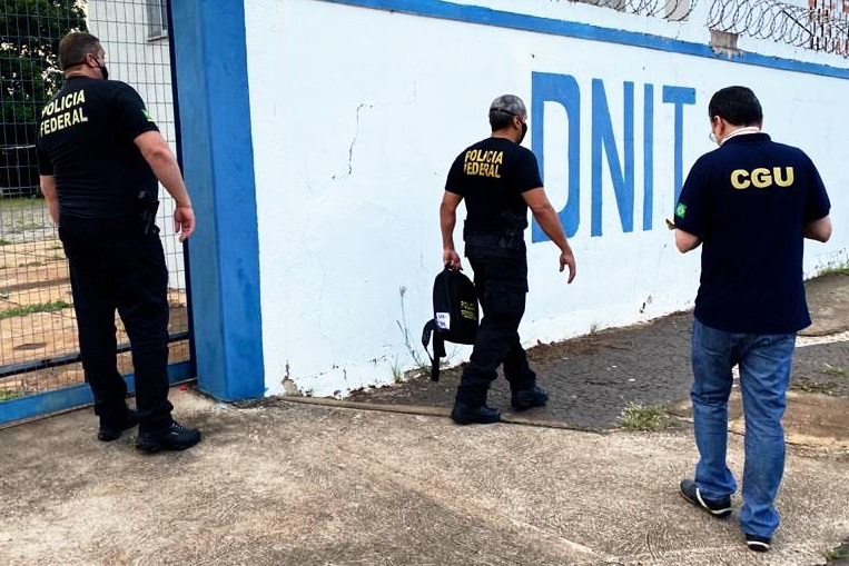 Policiais fazem operação para investigar desvios em obras rodoviárias no DNIT/MG