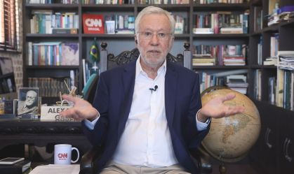 Garcia: 'Se a produtora da vacina não se responsabiliza, alguém tem que assinar'