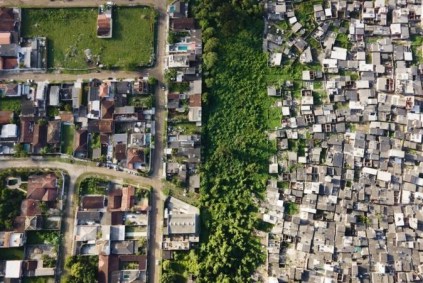 Imagem mostra a desigualdade na cidade do Guarujá, no litoral de São Paulo