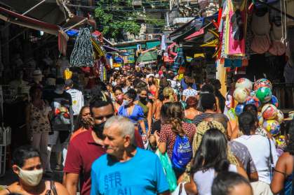 Movimento no centro do Rio de Janeiro, em meio a pandemia da Covid-19