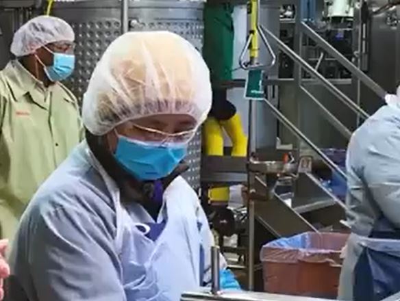 Funcionários da Tyson Foods em vídeo publicado pela empresa