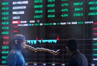 Bolsas da Ásia fecham em baixa, de olho em lockdowns na China e riscos de recessão