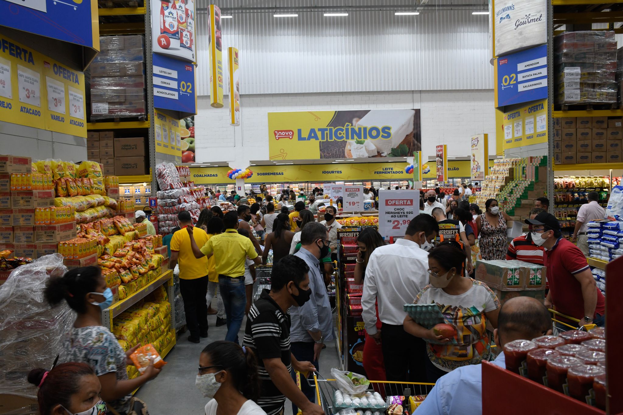 Supermercado lotado durante pandemia de Covid-19
