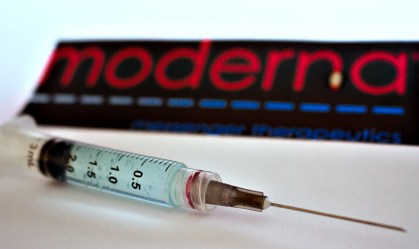 Moderna diz que Ômicron representa um risco potencial significativo para vacinas