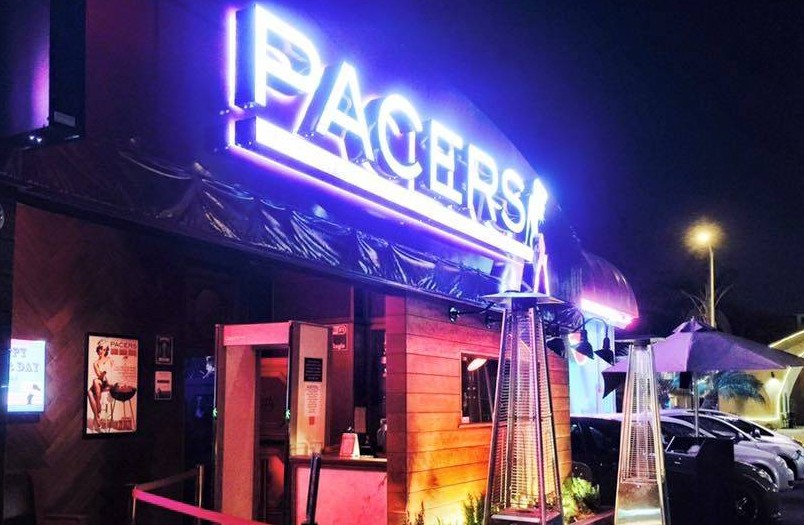 Fachada do Pacers Showgirls International 