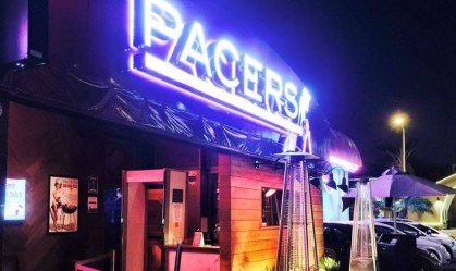 Fachada do Pacers Showgirls International 