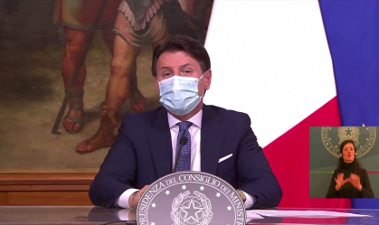 Após perder maioria no Senado, primeiro-ministro da Itália renuncia ao cargo