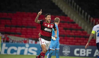 Jogadores do Flamengo em partida contra o Bahia