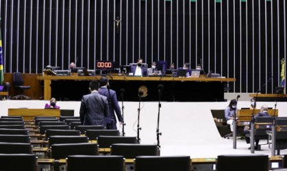 Rodrigo Maia (DEM) comanda votação de propostas na Câmara dos Deputados