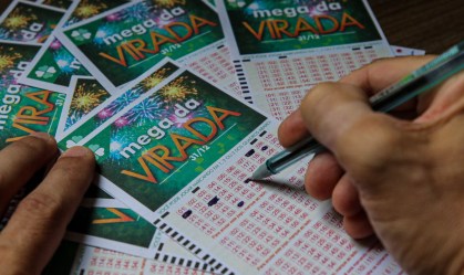 Mega da Virada: 2 apostas levarão R$ 162,6 milhões cada; veja números do sorteio