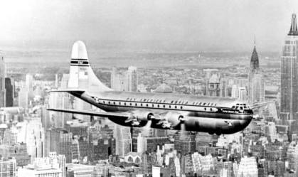 Avião dos anos 1950 tinha lounge para drinques, menu francês e cama no bagageiro