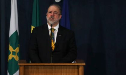 Procurador-geral defende suspender decretos que barram transporte de passageiros