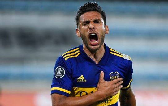 Eduardo Salvio comemora gol do Boca contra o Racing