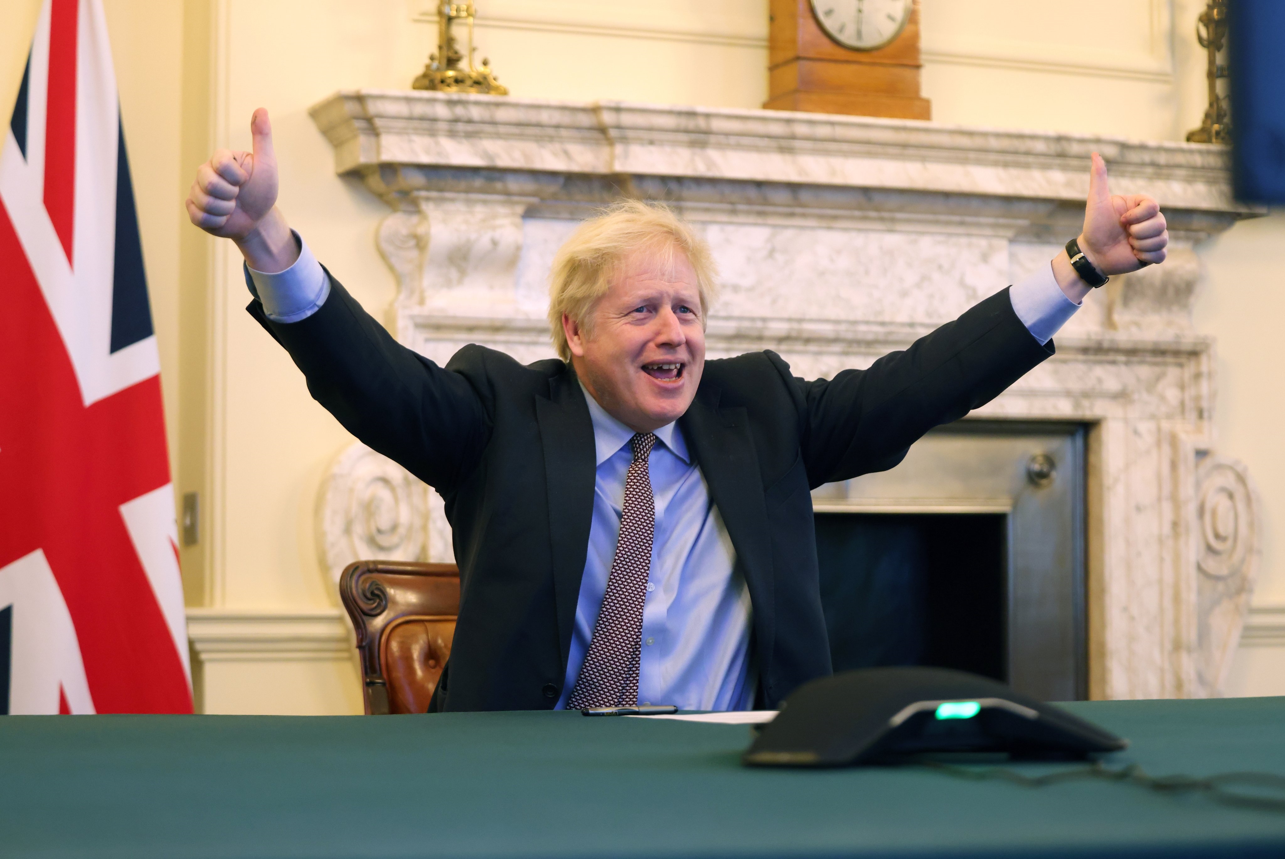 Boris Johnson comemora acordo comercial