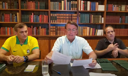 Bolsonaro ironiza taxa de eficácia da Coronovac em live