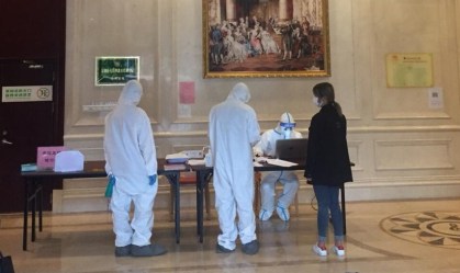 No hotel fechado para quarentena na China, o protocolo é hospitalar