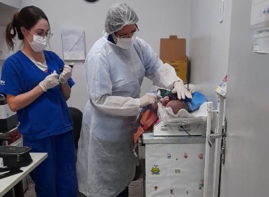 O bebê foi enviado para o Hospital Materno Infantil onde recebeu os primeiros so