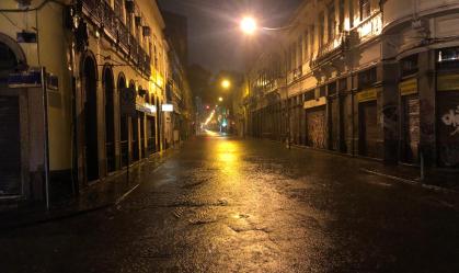 Alagamento na rua do Senado, centro do Rio de Janeiro