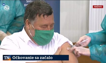 Professor é vacinada na Eslováquia