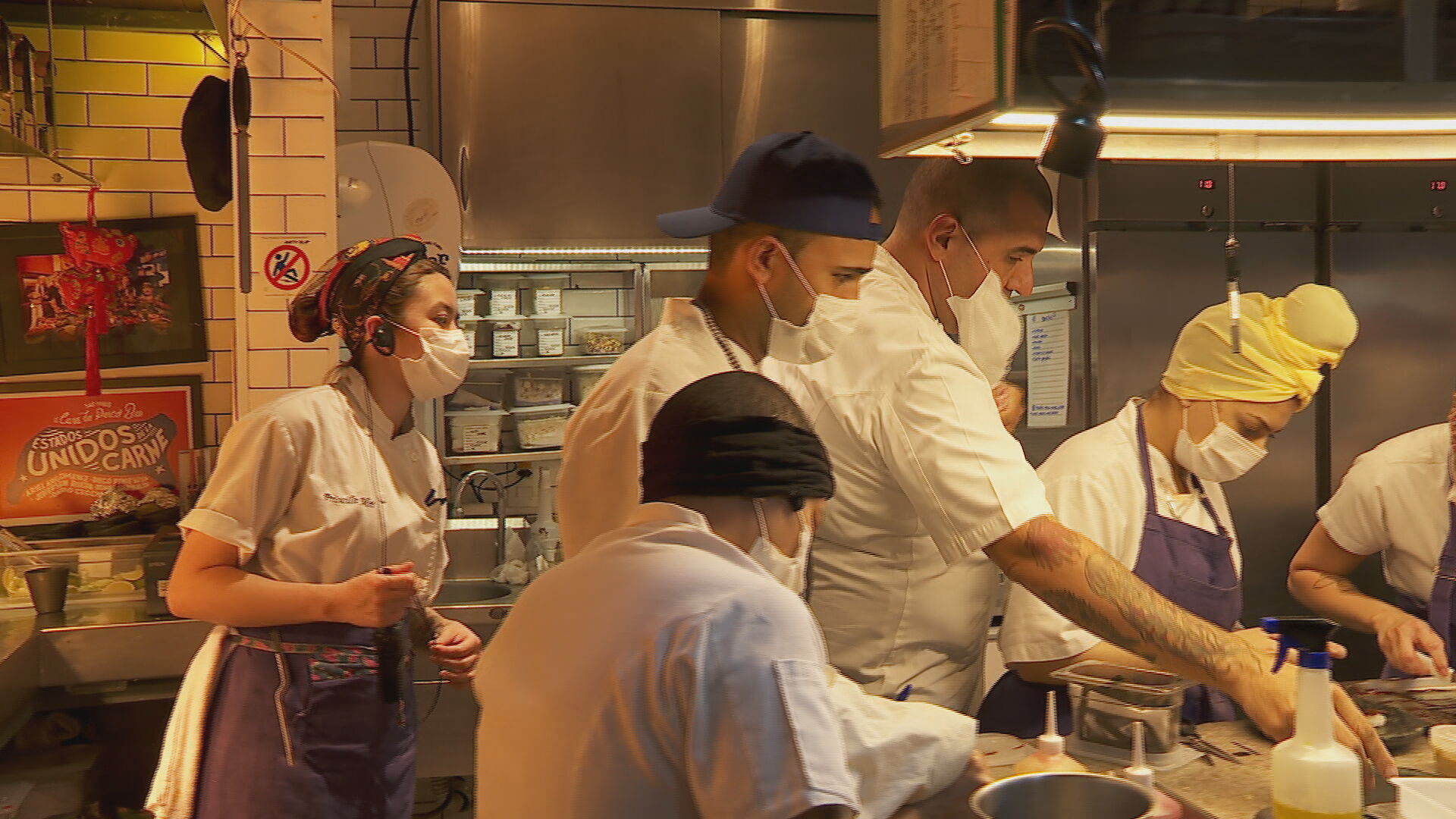 Refugiados criam pratos para cardápios de restaurantes