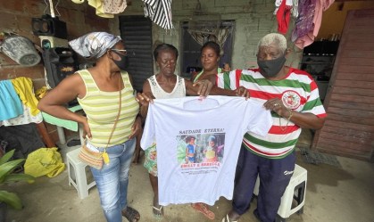 Familiares de meninas mortas na porta de casa no Rio querem deixar seus lares