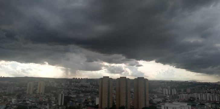 Temporais com alto volume de chuva em pouco tempo são aguardados para a capital 