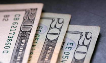 Real é a moeda que mais perdeu valor para o dólar em 2020 entre 21 países