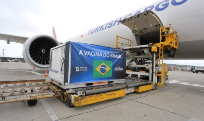 Chegada do quinto lote da Coronavac ao aeroporto de Guarulhos