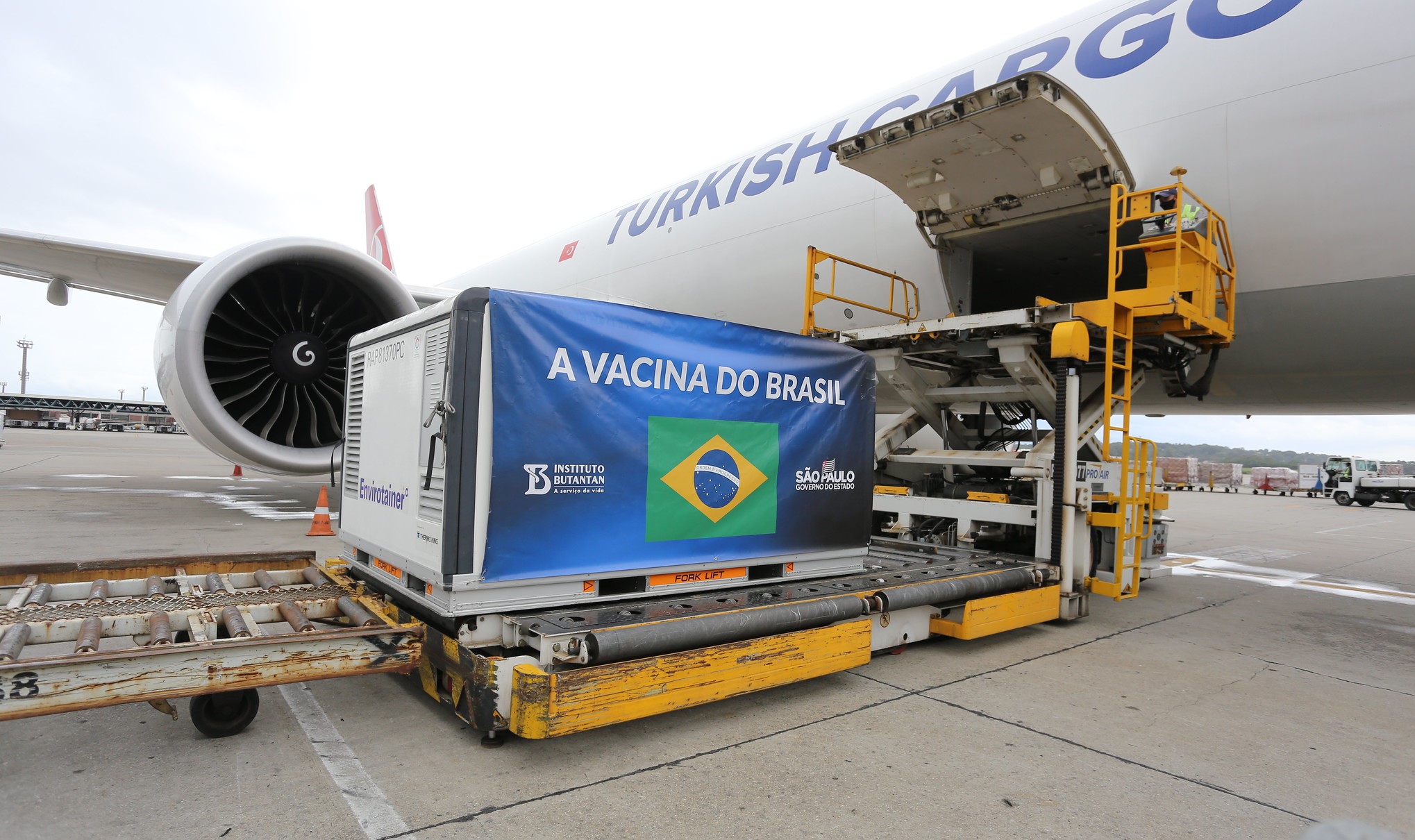 Chegada do quinto lote da Coronavac ao aeroporto de Guarulhos