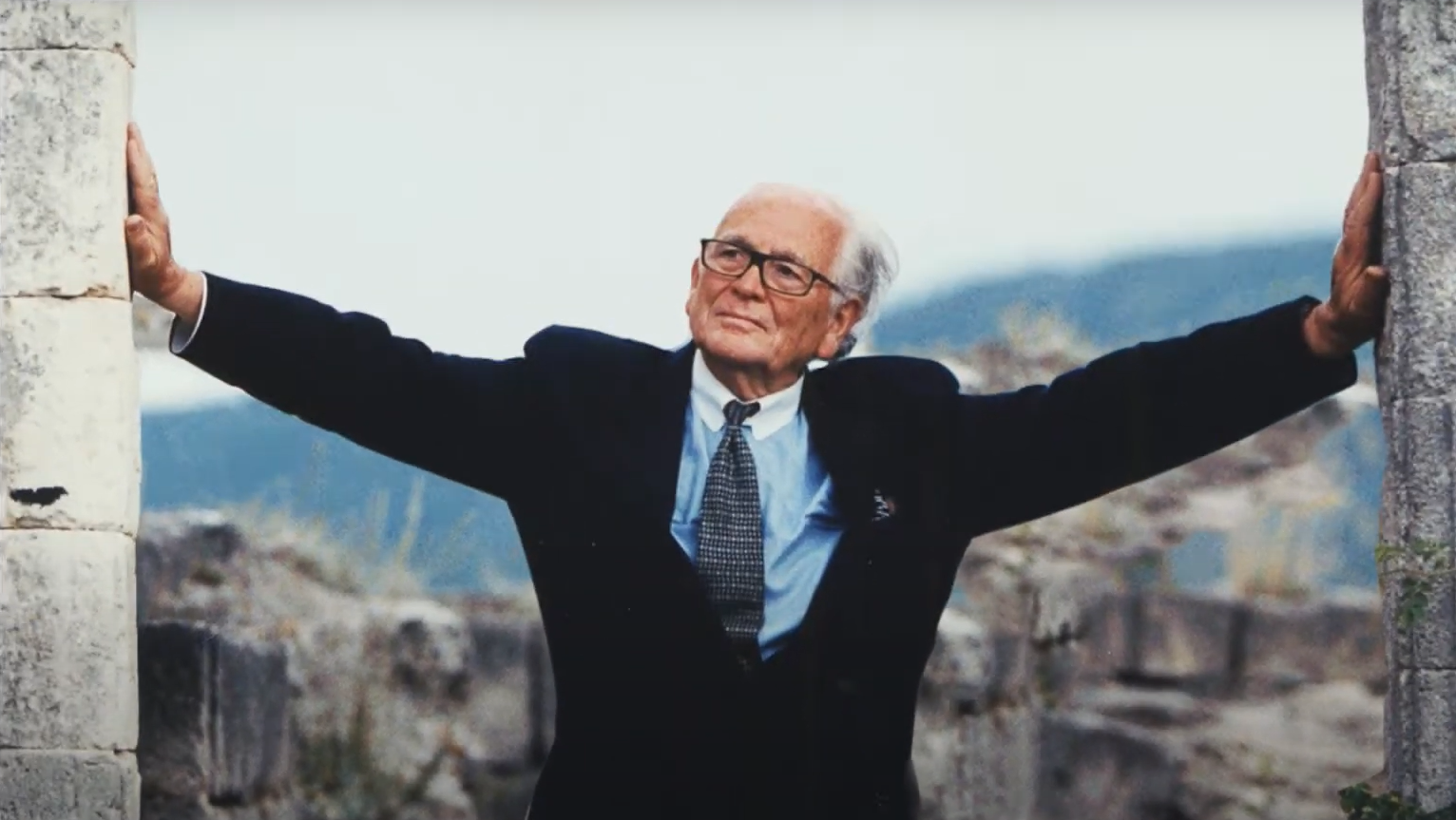 Pierre Cardin era conhecido por ter revolucionado a moda nos anos 1960 e 1970