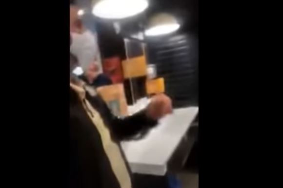 Luiz Rodrigo Zucoloto: cliente revoltado no McDonald's por falta de ketchup. 