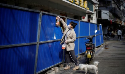 Em Wuhan, chineses vivem expectativa pelo fim do isolamento por COVID-19