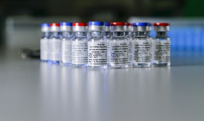 Rússia testa vacina contra Covid-19 em forma de spray nasal para crianças