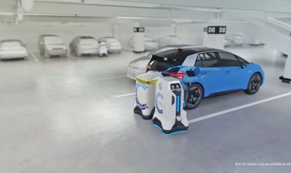 Volkswagen cria 'robô frentista' que recarrega carros elétricos