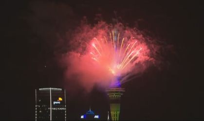 Nova Zelândia celebra a chegada de 2021 com fogos e show de luzes; assista