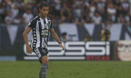 Marcinho, do Botafogo, é suspeito de atropelar casal no Rio de Janeiro