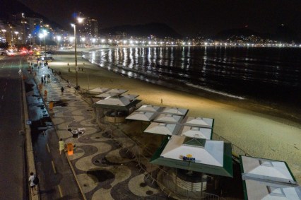 Orla de Copacabana ficou vazia no Ano-Novo