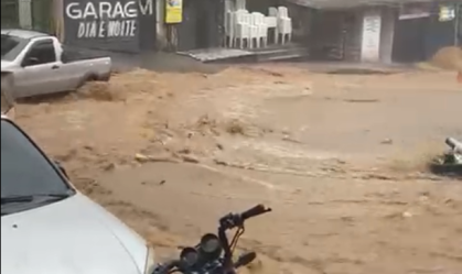Defesa Civil aciona sirenes após chuva forte e alagamentos no Rio; veja vídeos