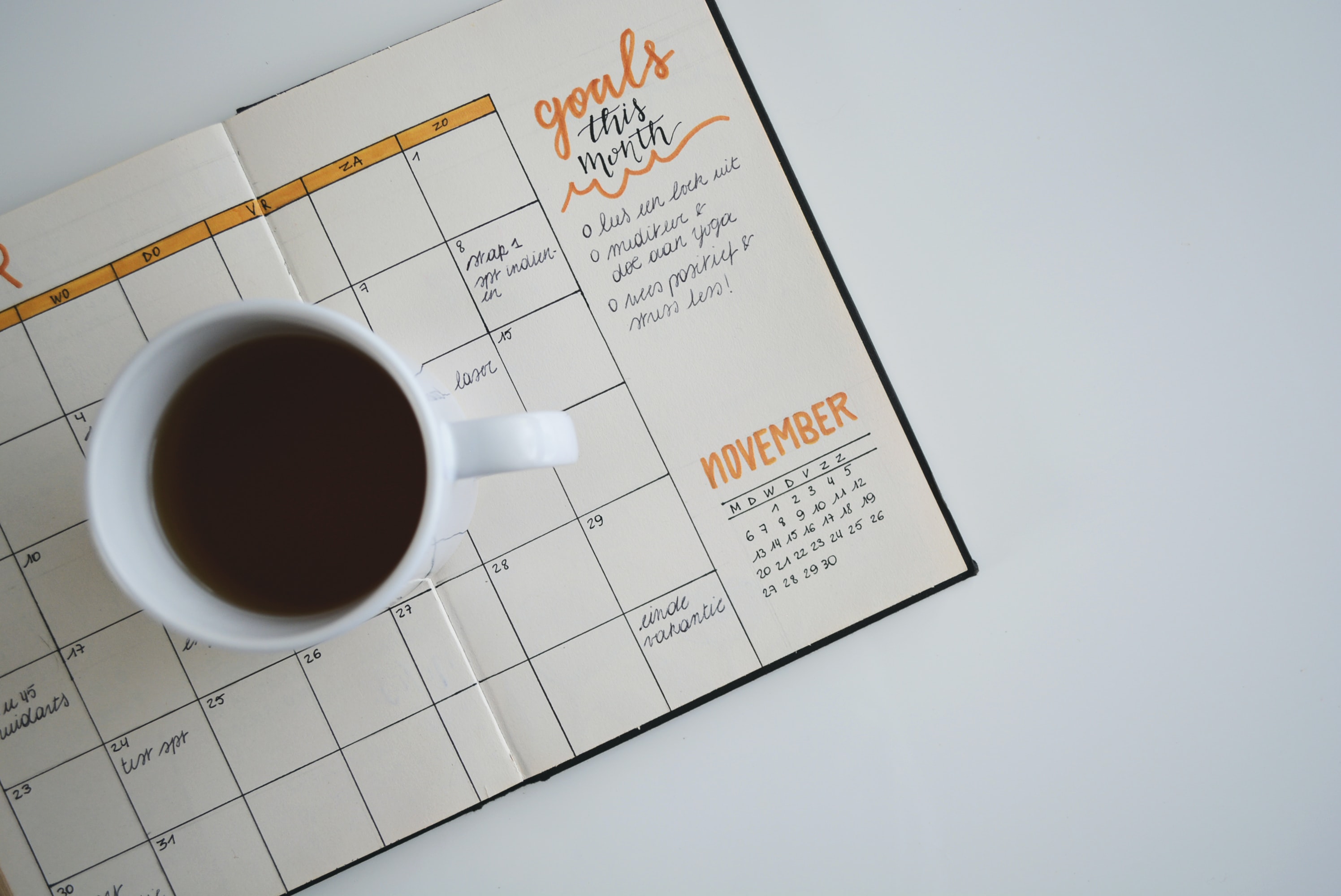 Agenda, café e planejamento mensal