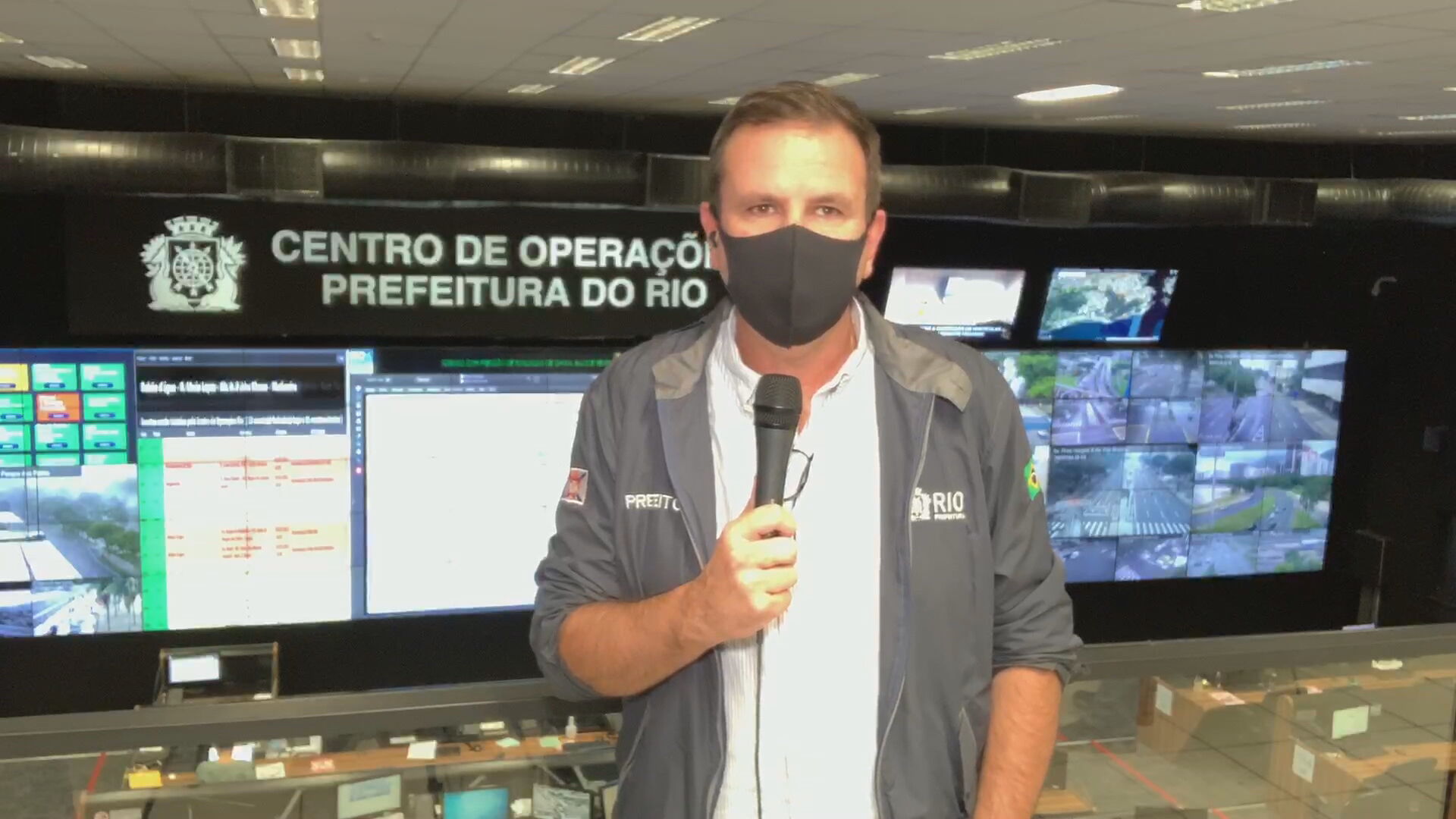 O prefeito do Rio, Eduardo Paes no Centro de Operações (2 jan 2020)