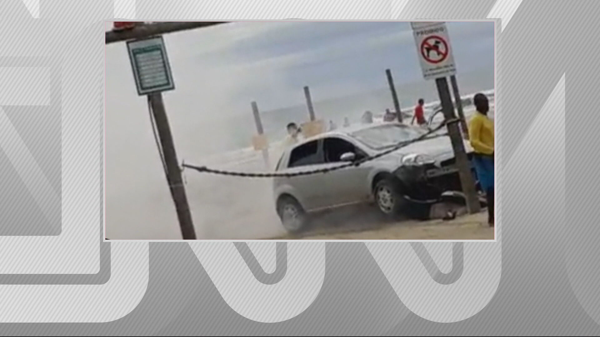 Motorista invade Praia do Guaraú, em Peruíbe