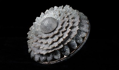 Anel com 12.638 diamantes entrou para o Livro dos Recordes