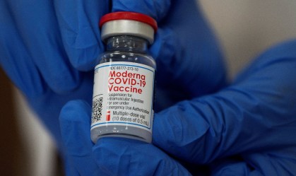 CEO da Moderna diz que pandemia de Covid-19 pode acabar em um ano