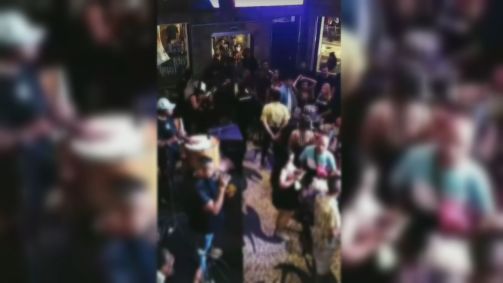 Festas no Rio têm aglomeração e pessoas sem máscara (04.jan.2021)