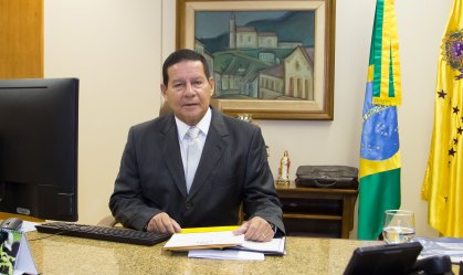 ‘Quase zerado’, Mourão fará novo teste para Covid-19 nesta terça (5)