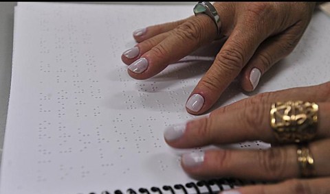 Sistema Braille de escrita e leitura para cegos