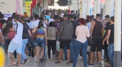 Superlotação marca 1° dia útil de BRT no Rio em 2021