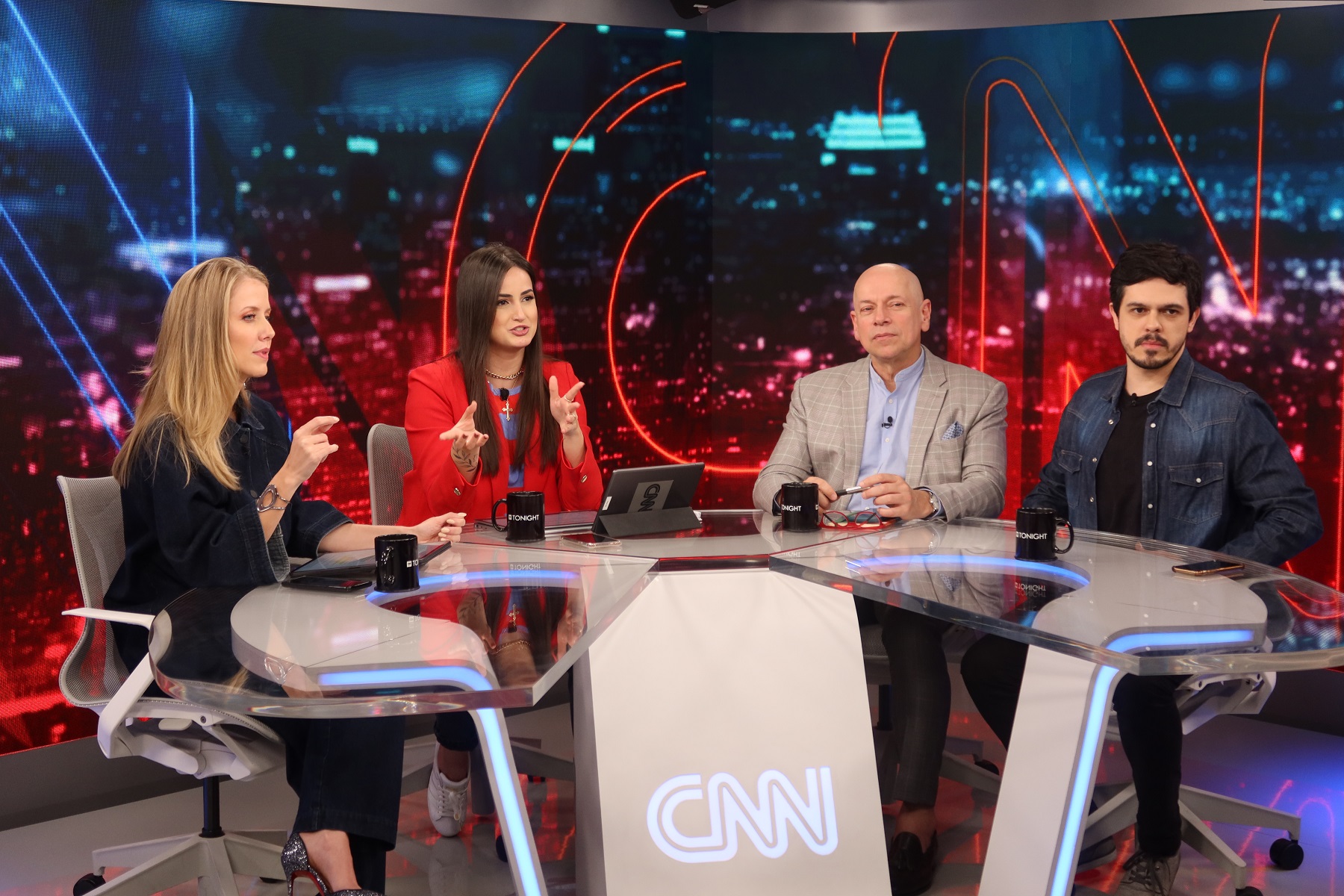 CNN Tonight, talk show apresentado por Mari Palma, Gabriela Prioli e Leandro Kar